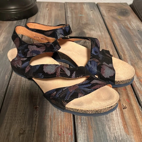 Think! DUMIA STRAP SANDAL. Size 11.5 - Picture 2 of 7